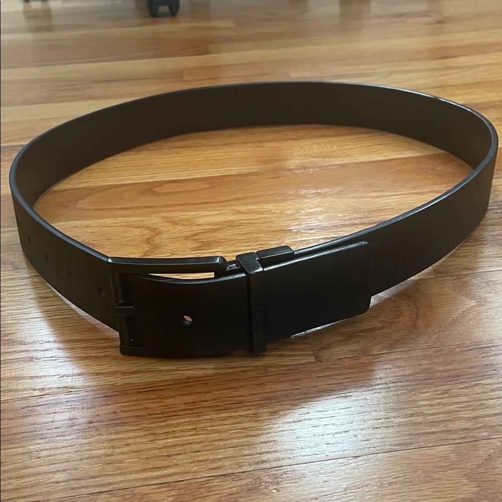 34-36 reversible black/brown Guess belt.